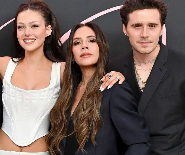 Marc Anthony îi ia apărarea Victoriei Beckham și îl acuză pe Brooklyn Beckham că minte. DJ-ul de la nuntă face dezvăluiri șocante