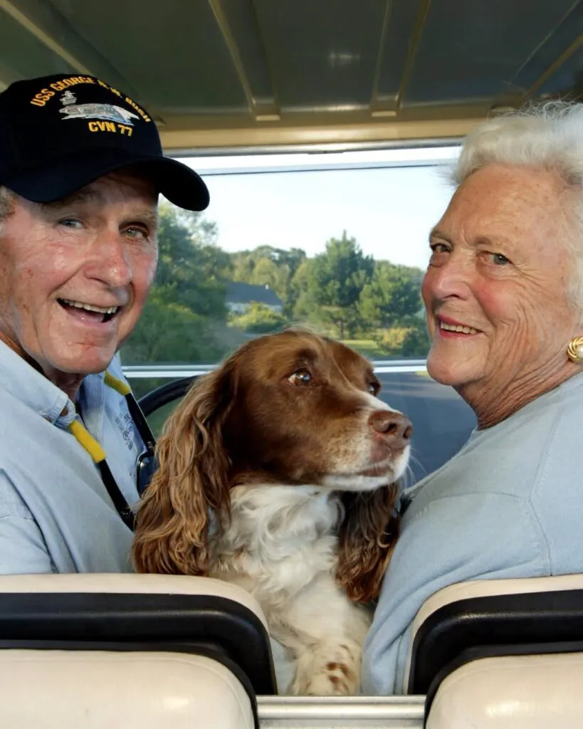 George W. Bush și-a pus câinele la dietă și a dat un memo amuzant: „Arată ca un dirijabil” 7 „Arată ca un dirijabil”: memo-ul amuzant prin care George W. Bush și-a pus câinele la dietă