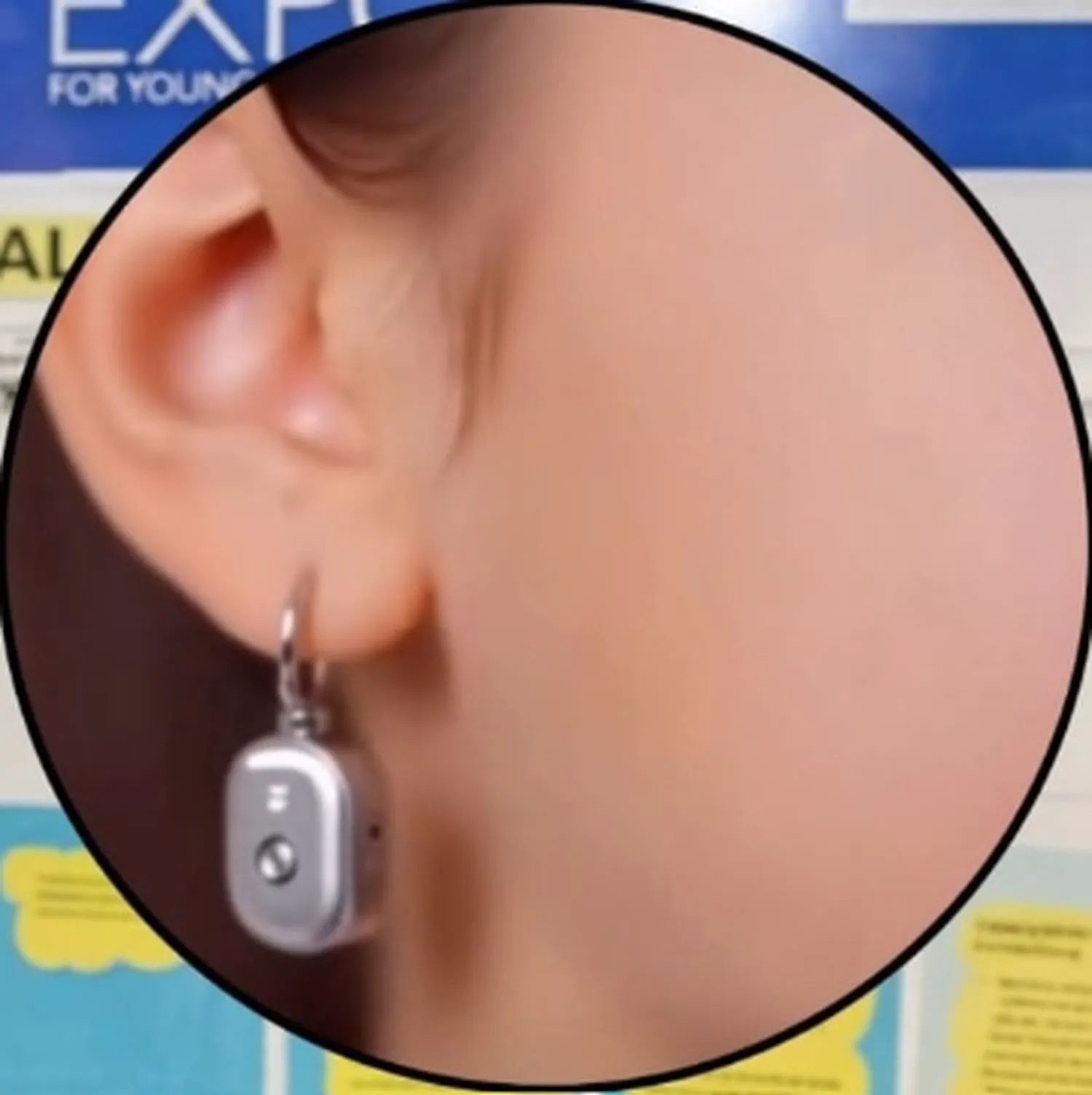 AVANS Cercelul care le scapă pe fete de agresori. Apeși butonul secret și acesta trimite imediat alertă de ajutor