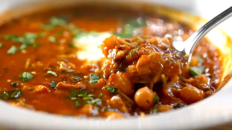 Rețeta de ciorbă marocană. Preparatul este perfect pentru iarnă