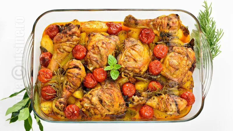 Varză la cuptor cu cartofi și copănele de pui aromate