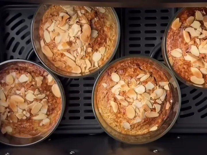 Desert cu fulgi de ovăz la airfryer, cu aromă de croissant cu migdale