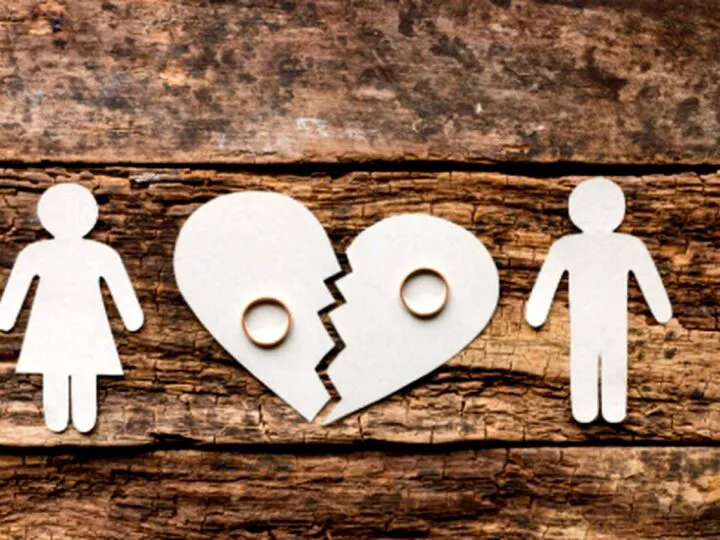 Bancuri. La tribunal, un proces de divorţ: Dar de ce vreţi să vă despărțiți?, întreabă judecătorul. Iată genialul răspuns