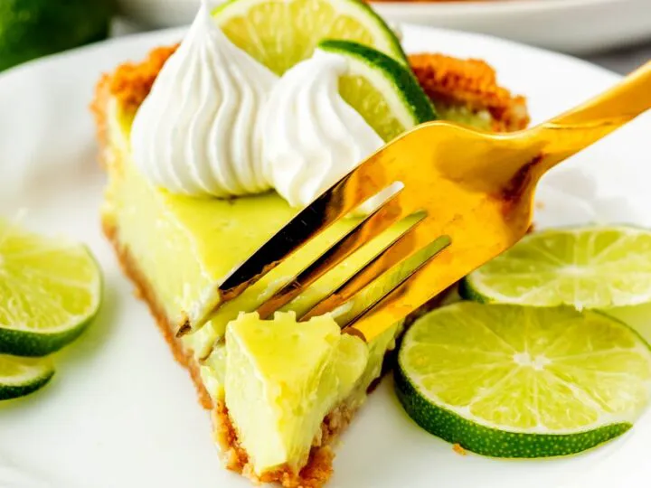 Tartă cu lămâie, lime și busuioc – dragoste de la prima îmbucătură