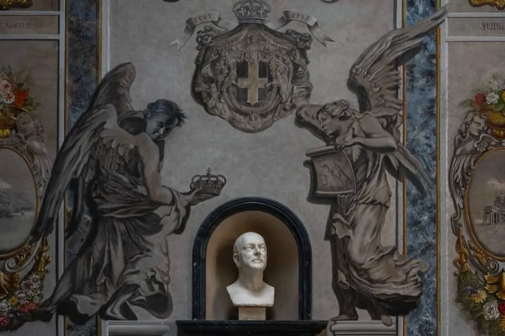 Misterul frescei din biserica de la Roma. Cum a ajuns premierul Meloni îngerul cu harta