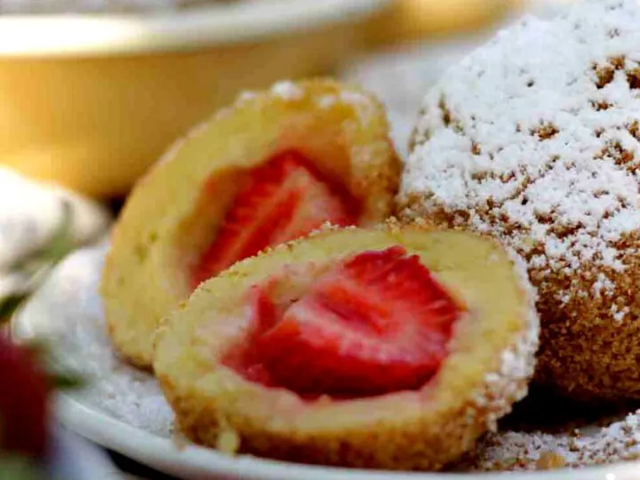 Găluște cu fructe proaspete, un desert nostalgic din Slovacia. Rețeta e irezistibilă