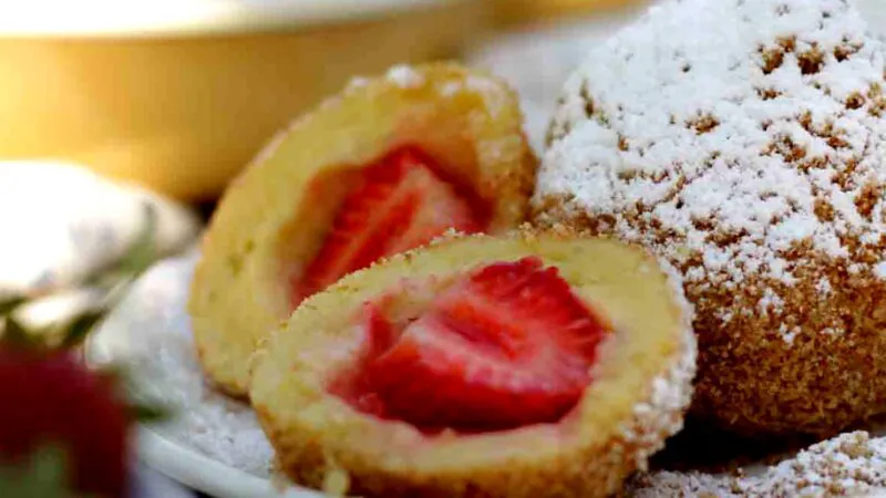 Găluște cu fructe proaspete, un desert nostalgic din Slovacia. Rețeta e irezistibilă