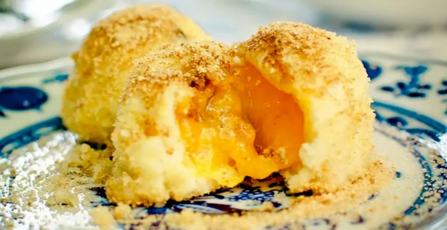 Găluște cu fructe proaspete, un desert nostalgic din Slovacia. Rețeta e irezistibilă