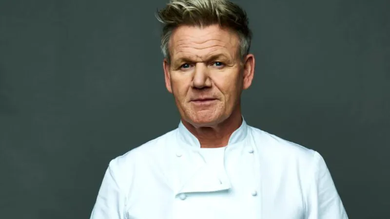 Celebrul bucătar Gordon Ramsay îi ia apărarea Victoriei Beckham. E convins că Brooklyn va lăsa garda jos