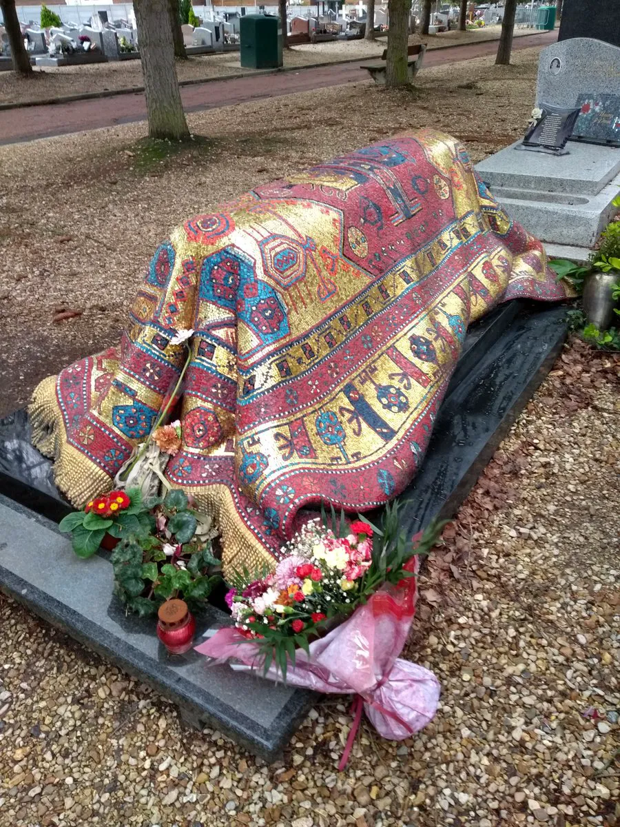 Mormântul spectaculos ascuns lângă Paris. Arată ca un covor de la Palat 5 image 27