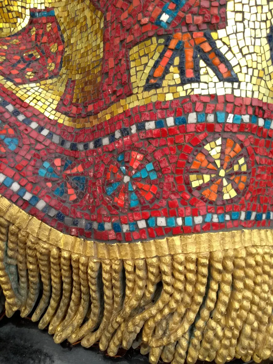 Mormântul spectaculos ascuns lângă Paris. Arată ca un covor de la Palat 6 image 28