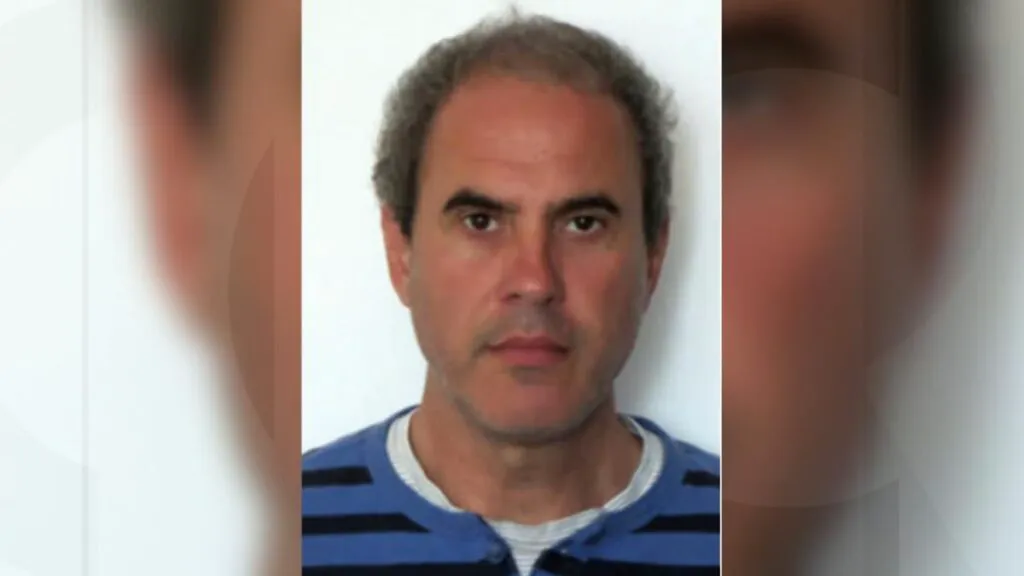 Tabloul cu Bill Clinton în rochie, din biroul lui Epstein, pictat de un român din Tulcea? Mii de mesaje între pedofil și artist, publicate în „dosarul secolului”