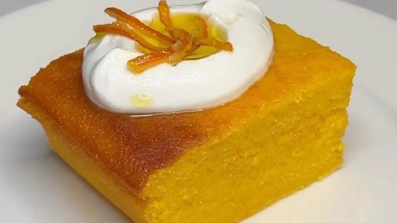 Prăjitură cu portocale, mălai și ulei de măsline. Un desert aromat și ușor de preparat