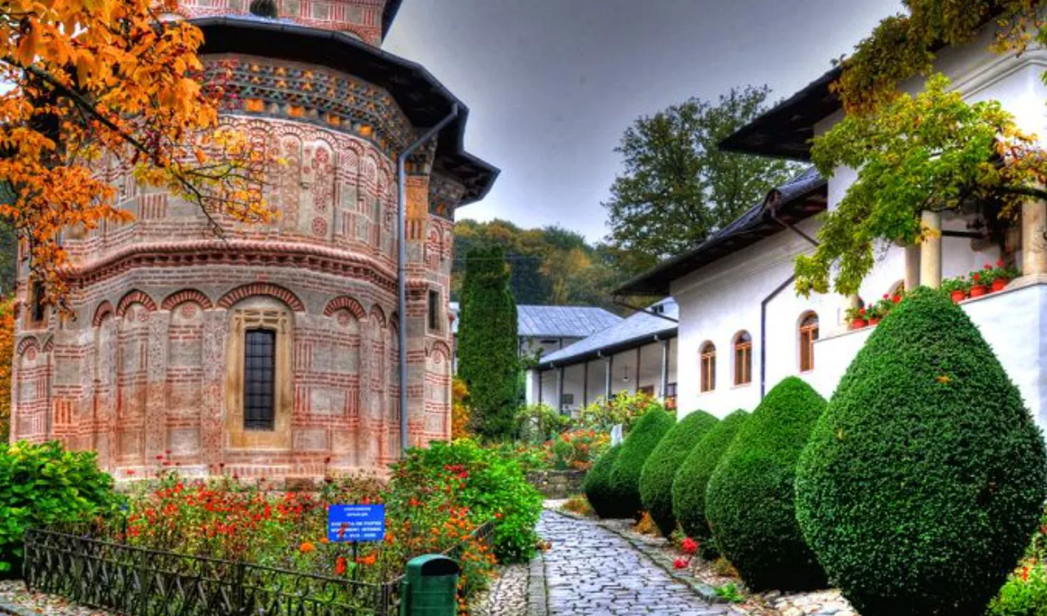 manastirea dintr un lemn