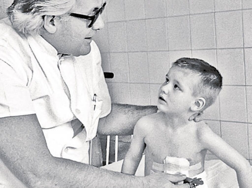 Umilință. Casa medicului Pesamosca, loc de depozitat gunoaie. Se cere canonizarea "Îngerului copiilor"