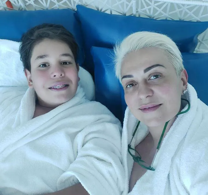 Monica Anghel, secretele din spatele vocii de aur. Moștenirea artistică impresionantă lăsată de părinți 2 monica anghel si fiul ei 4