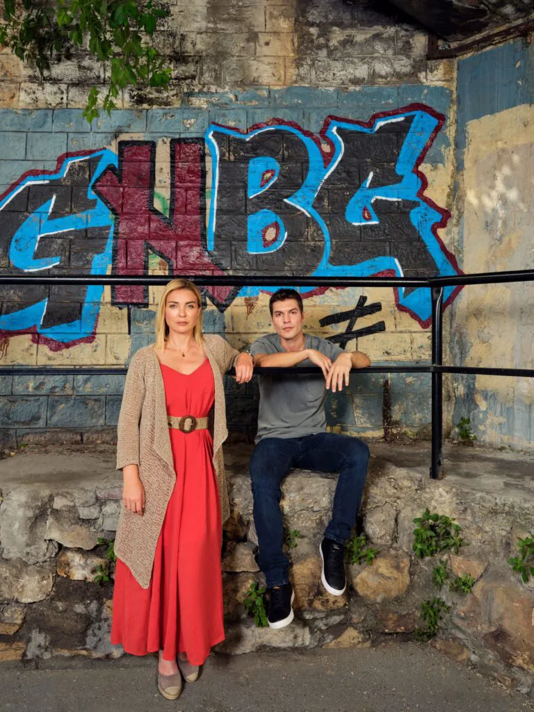 Viața necunoscută a protagonistei din noul serial turcesc de la Kanal D. Nu este vedetă doar în filme, a cucerit și un alt domeniu și con tinuă să exploreze