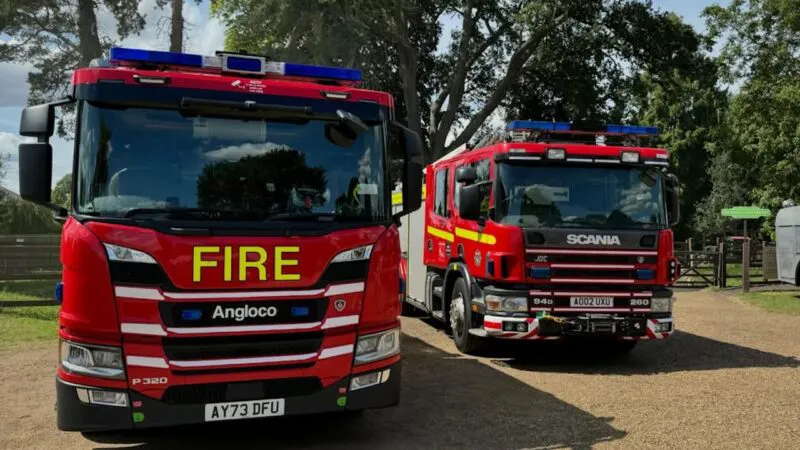 Alertă de incendiu la Sandringham, unde prințul Andrew e arestat la domiciliu. Oamenii sunt nemiloși cu el