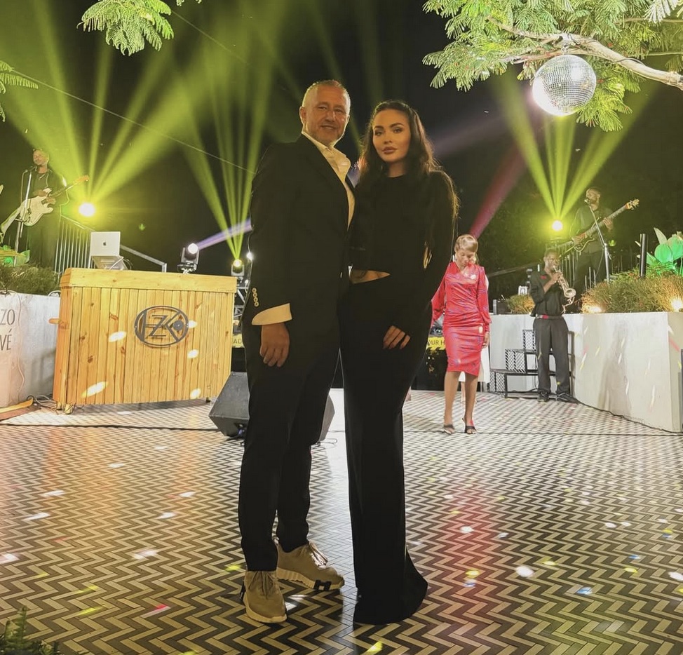 Cum arată Corina Caciuc la un an de când așteaptă să devină mireasă