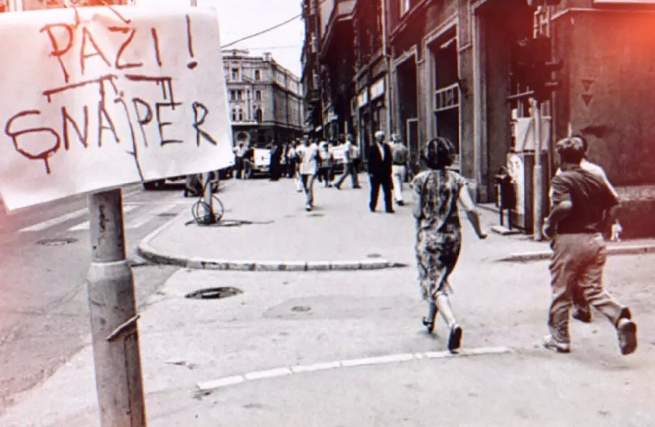 O româncă a plătit bani grei ca să împuște civili și copii în timpul războiului din Iugoslavia. Oroarea „Sarajevo safari”