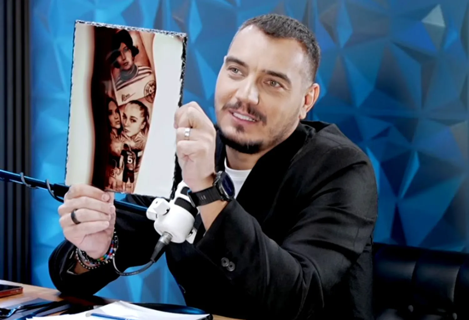 Dan Alexa, amintiri prețioase despre primele meciuri jucate cu papiote colorate și două porți de sârmă. Surpriza de pe mâna dreaptă 5 Dan Alexa, amintiri prețioase despre primele meciuri jucate cu papiote colorate și două porți de sârmă. Surpriza de pe mâna dreaptă