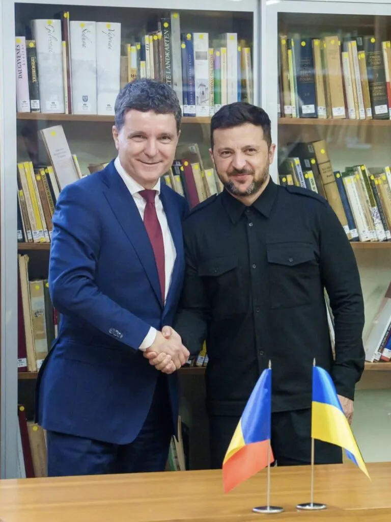 S-a tranșat: cine e mai înalt, Nicușor Dan sau Volodimir Zelenski? Cei doi lideri s-au întâlnit și și-au făcut promisiuni