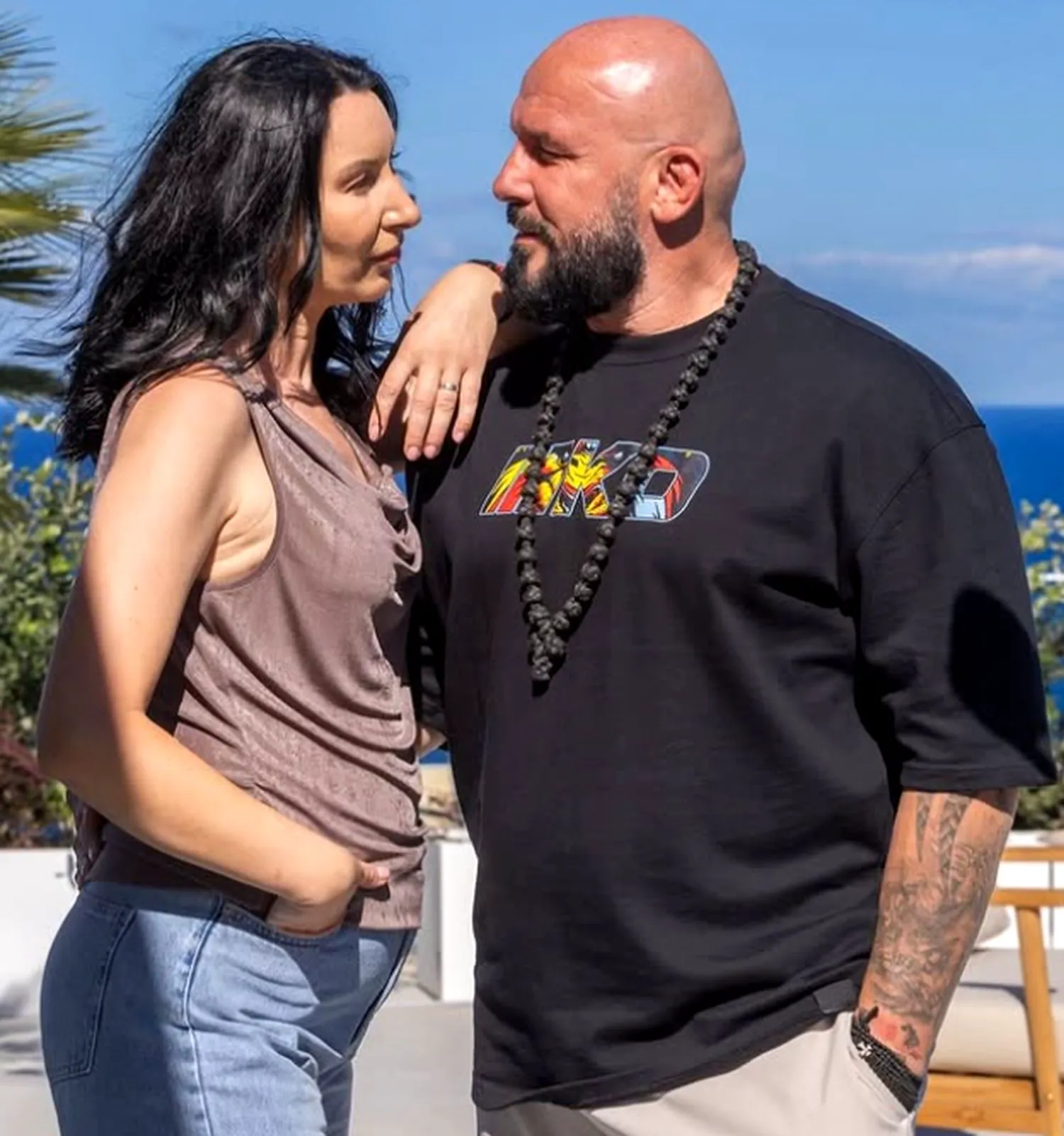 Soția lui Cătălin Zmărăndescu vrea să fie găină. Există și o explicație