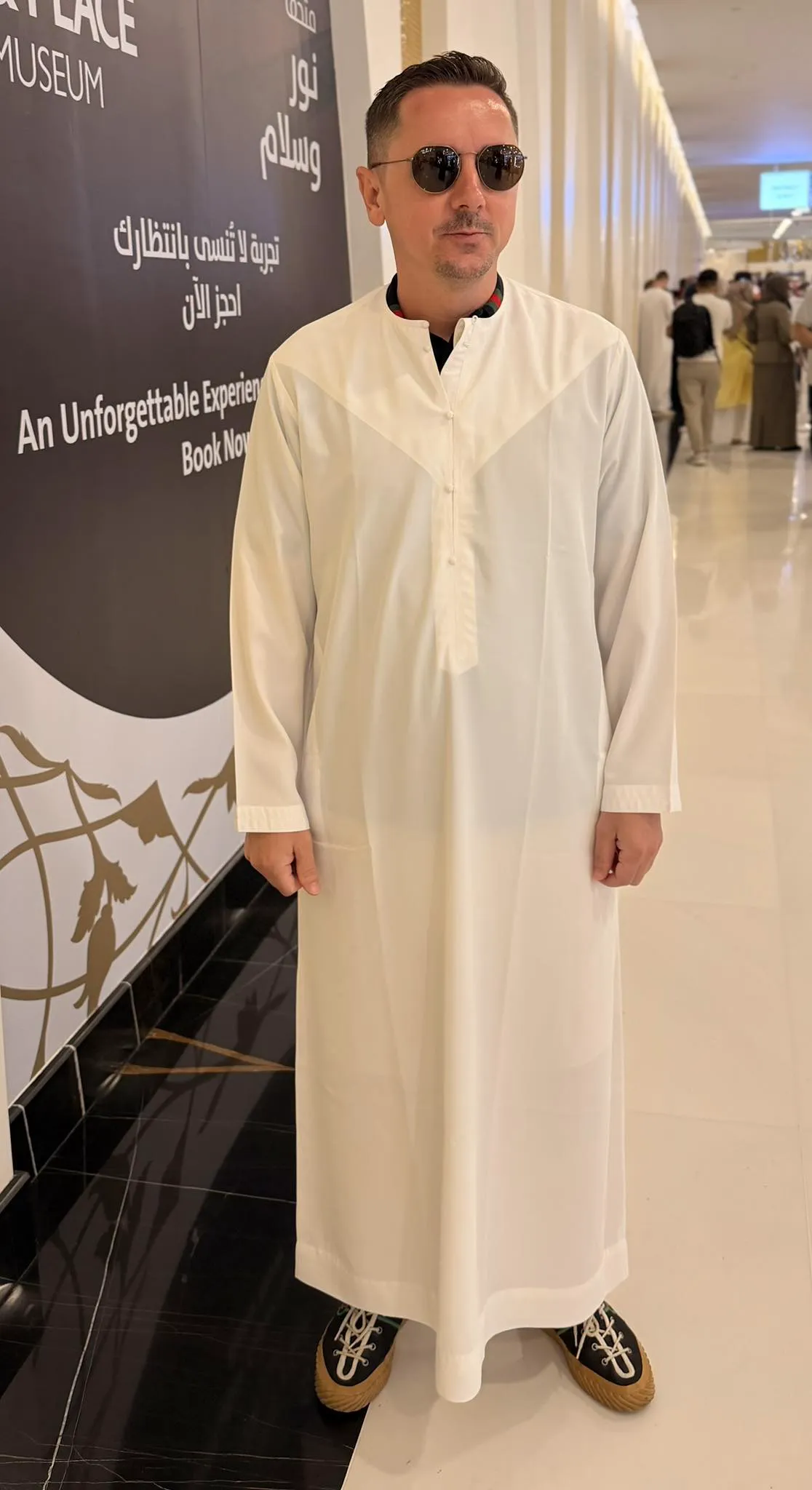 Chirurg român aflat în Dubai a trăit lecția vieții sale în încercarea de a prinde un avion spre țară. Nici acum nu-i vine a crede