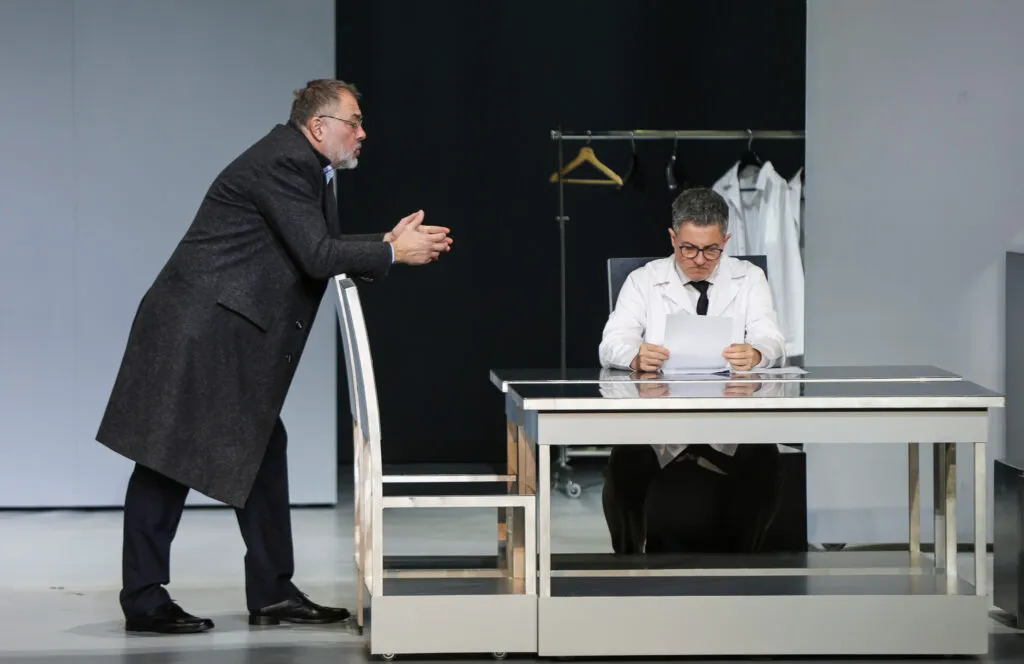 Premieră la TNB: Un spectacol despre ipocrizia lumii de azi