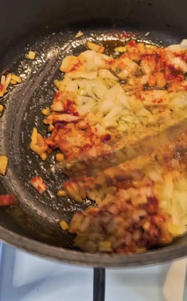 Mâncare de mazăre, rețeta Ancăi Țurcașiu. Ai nevoie doar de câteva ingrediente 2 Mâncare de mazăre, rețeta Ancăi Țurcașiu. Ai nevoie doar de câteva ingrediente