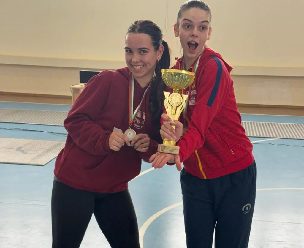 Medalii pentru floretistele românce la Cupa Bulgariei. Maria și Ilinca au jucat finala