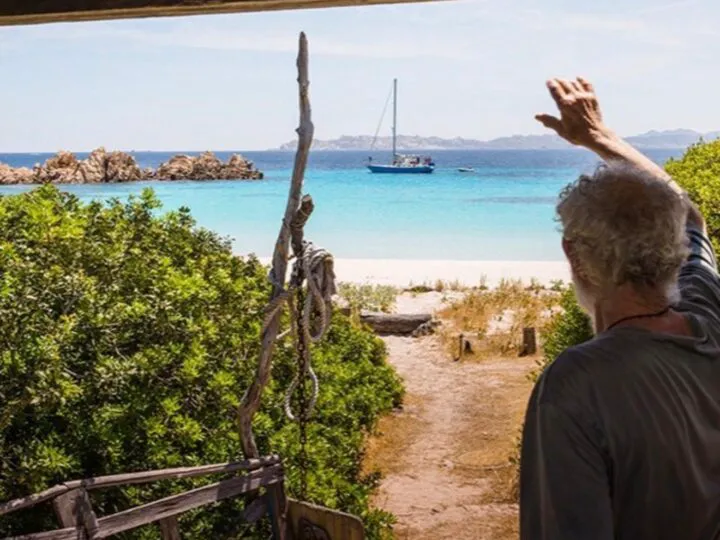 A trăit ca Robinson Crusoe peste 30 de ani pe o insulă. Cât a supraviețuit după ce a revenit în civilizație