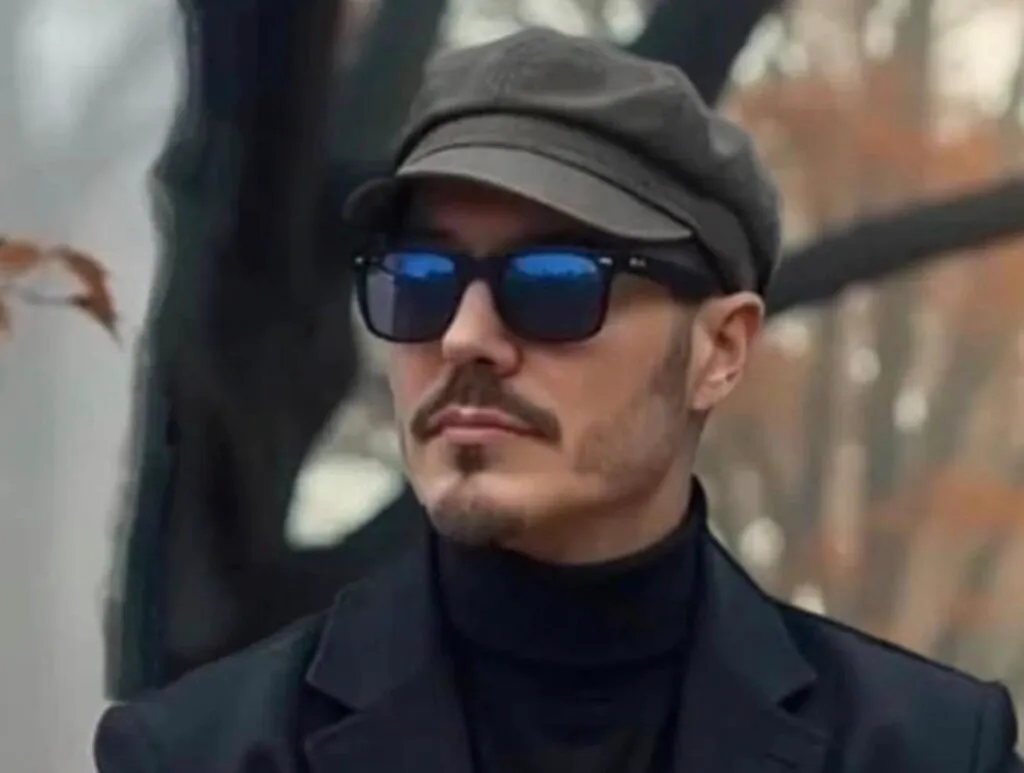 Fiul secret al fondatorului Bee Gees rupe tăcerea. Povestea lui este neobișnuită