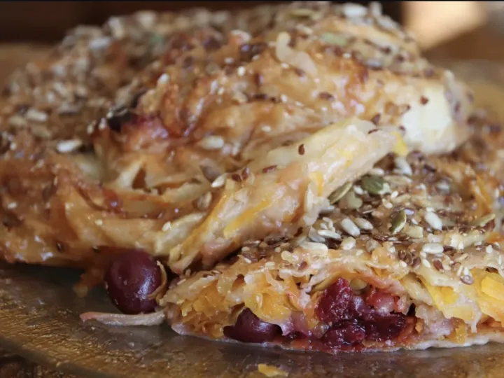 Plăcintă cu mere, dovleac și vișine, rețetă de la Anna Lesko