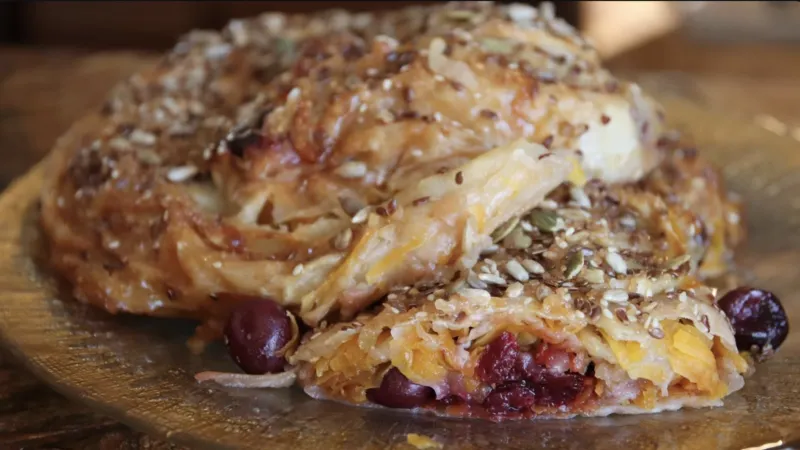 Plăcintă cu mere, dovleac și vișine, rețetă de la Anna Lesko