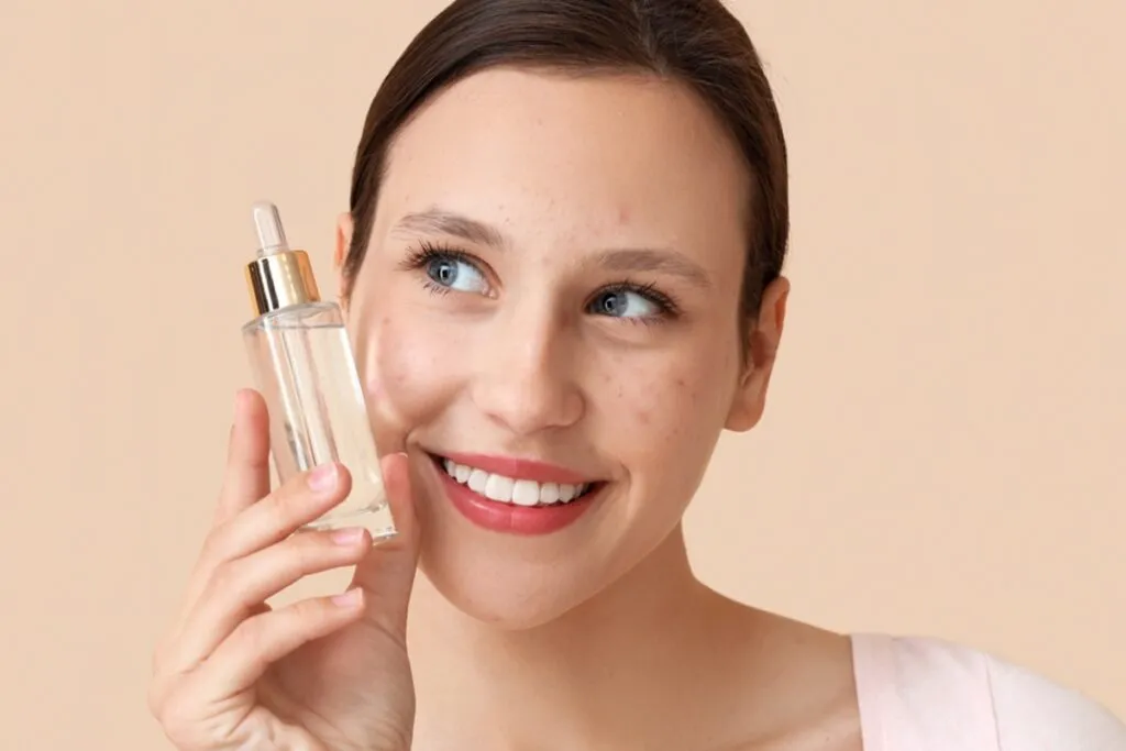 Rolul serurilor cu retinoizi în rutina pielii