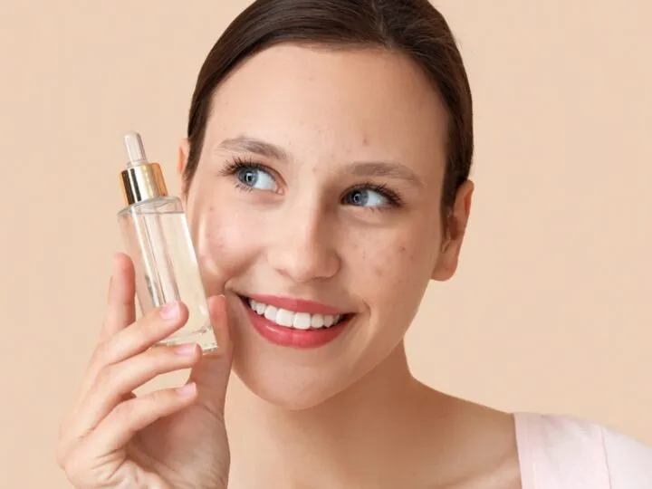 Rolul serurilor cu retinoizi în rutina pielii