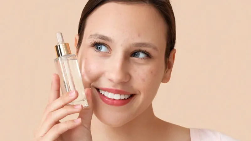 Rolul serurilor cu retinoizi în rutina pielii