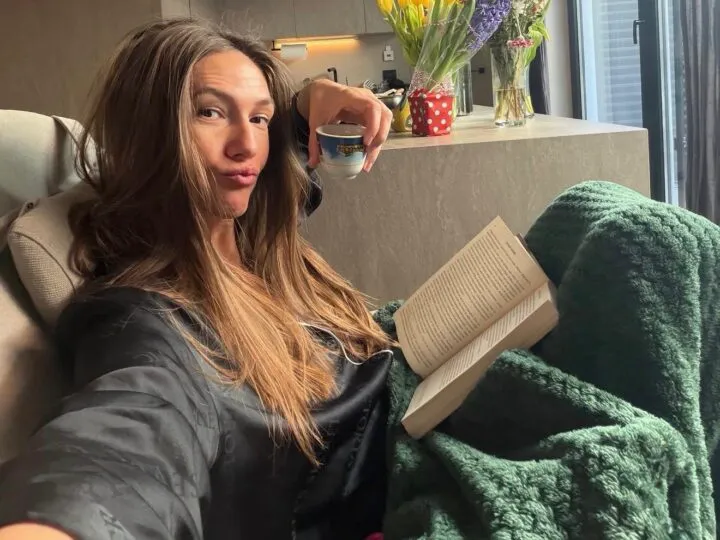 Radu Vâlcan e în Thailanda, Adela Popescu recunoaște că e chiar bine fără el acasă. Încurajează cuplurile să procedeze ca ea