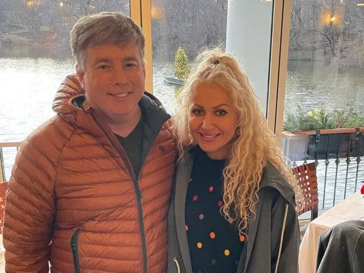 Anamaria Ferentz, plimbată cu avionul privat de iubitul milionar. Americanul vrea să o facă să uite de necazuri