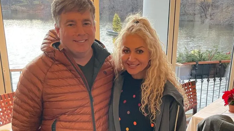 Anamaria Ferentz, plimbată cu avionul privat de iubitul milionar. Americanul vrea să o facă să uite de necazuri