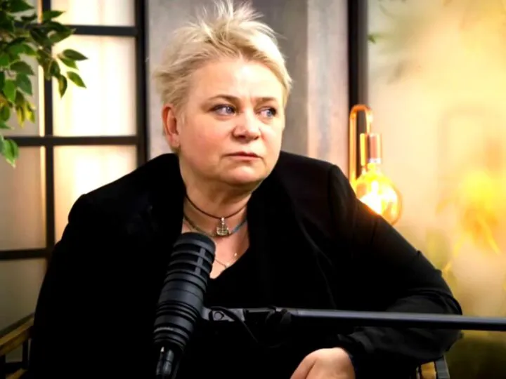 Visul actriței Anca Sigartău: să sară cu parașuta când va avea 90 de ani. „La doi ani, mă urcam pe lada patului și dirijam”