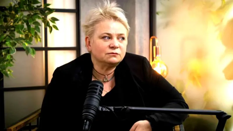 Visul actriței Anca Sigartău: să sară cu parașuta când va avea 90 de ani. „La doi ani, mă urcam pe lada patului și dirijam”