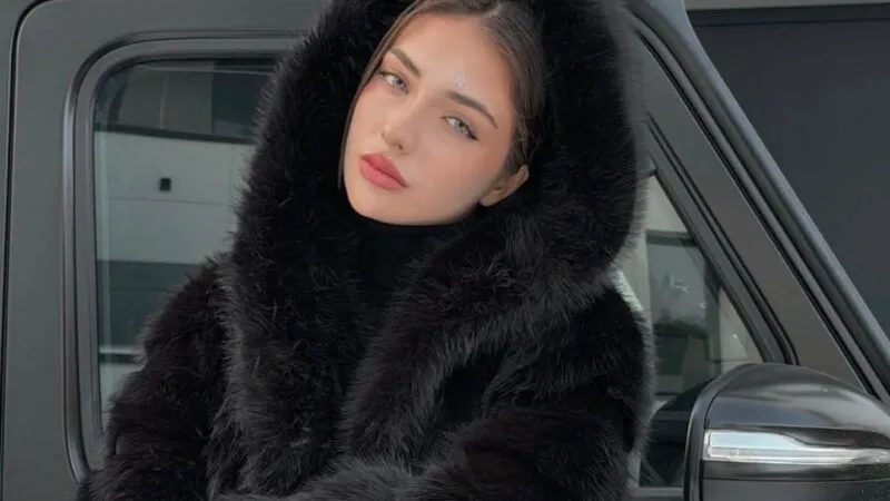 Andreea Bostanică, acuzată că se vinde prin Dubai. „Dau o mașină și un apartament oricui poate să…”