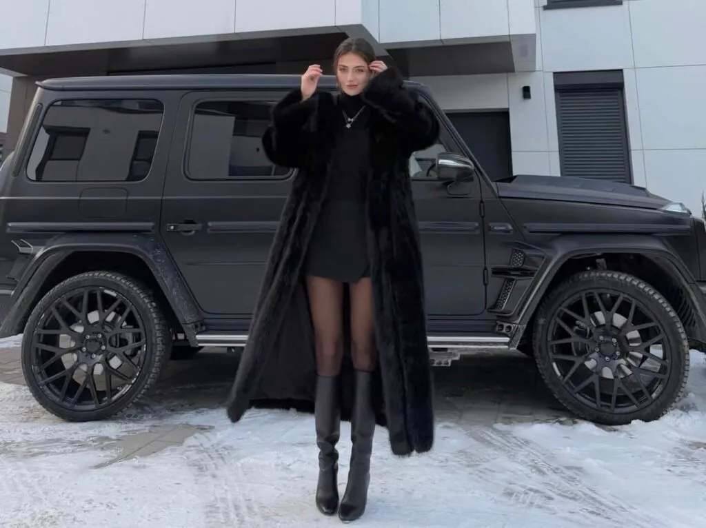 Andreea Bostanică, acuzată că se vinde prin Dubai. „Dau o mașină și un apartament oricui poate să...” 4 Andreea Bostanică, acuzată că se vinde prin Dubai. „Dau o mașină și un apartament oricui poate să...”