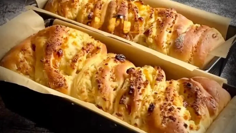 Babka cu brânză și stafide. Un desert pufos pentru masa de Paște reinterpretat de „Bucătar maniac”