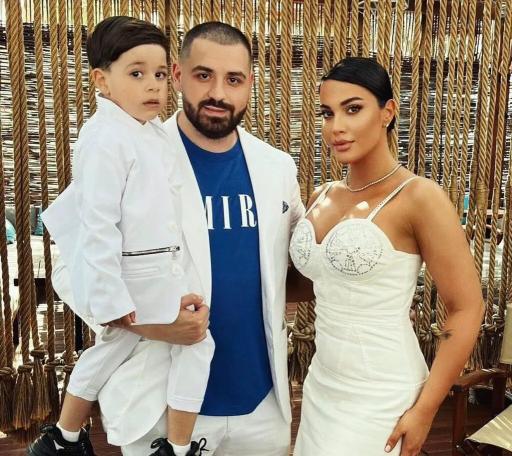 Răsturnare de situație: cine are grijă de fiul lui Betty Salam după divorț. S-a negociat