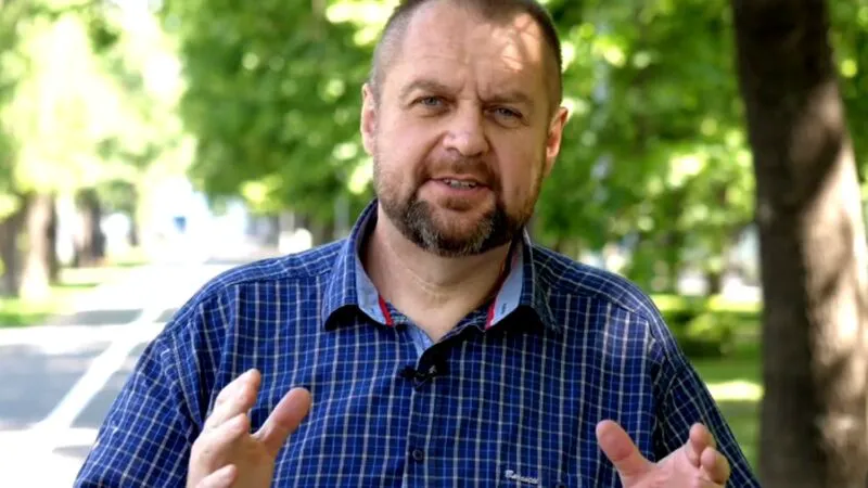 Cristi Tabără, vocea unei generații de televiziune, reacționează la plecarea lui Andi Moisescu de la ProTV. „Solicita prea mult neuronii telespectatorilor”