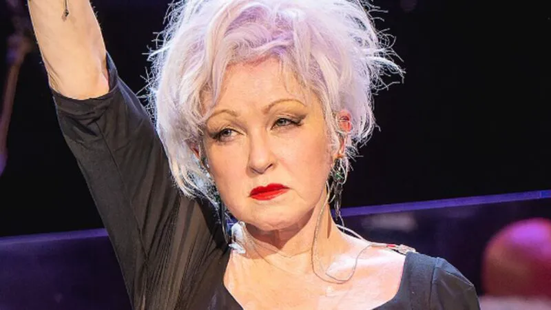 Fiul celebrei cântărețe Cyndi Lauper, acuzat de abuz sexual. Tatăl său, tras la răspundere!