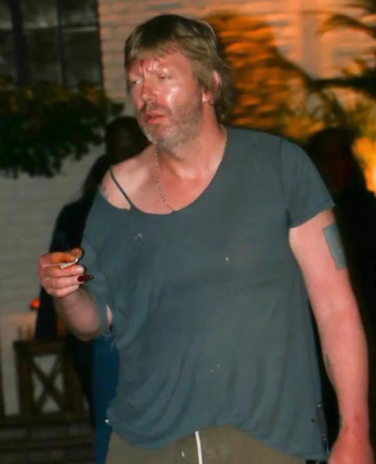 Fiul lui Cher, arestat pentru a doua oară în câteva zile. A spart o casă, iar poliția a fost șocată când l-a găsit 4 Fiul lui Cher, arestat pentru a doua oară în câteva zile. A spart o casă, iar poliția a fost șocată când l-a găsit